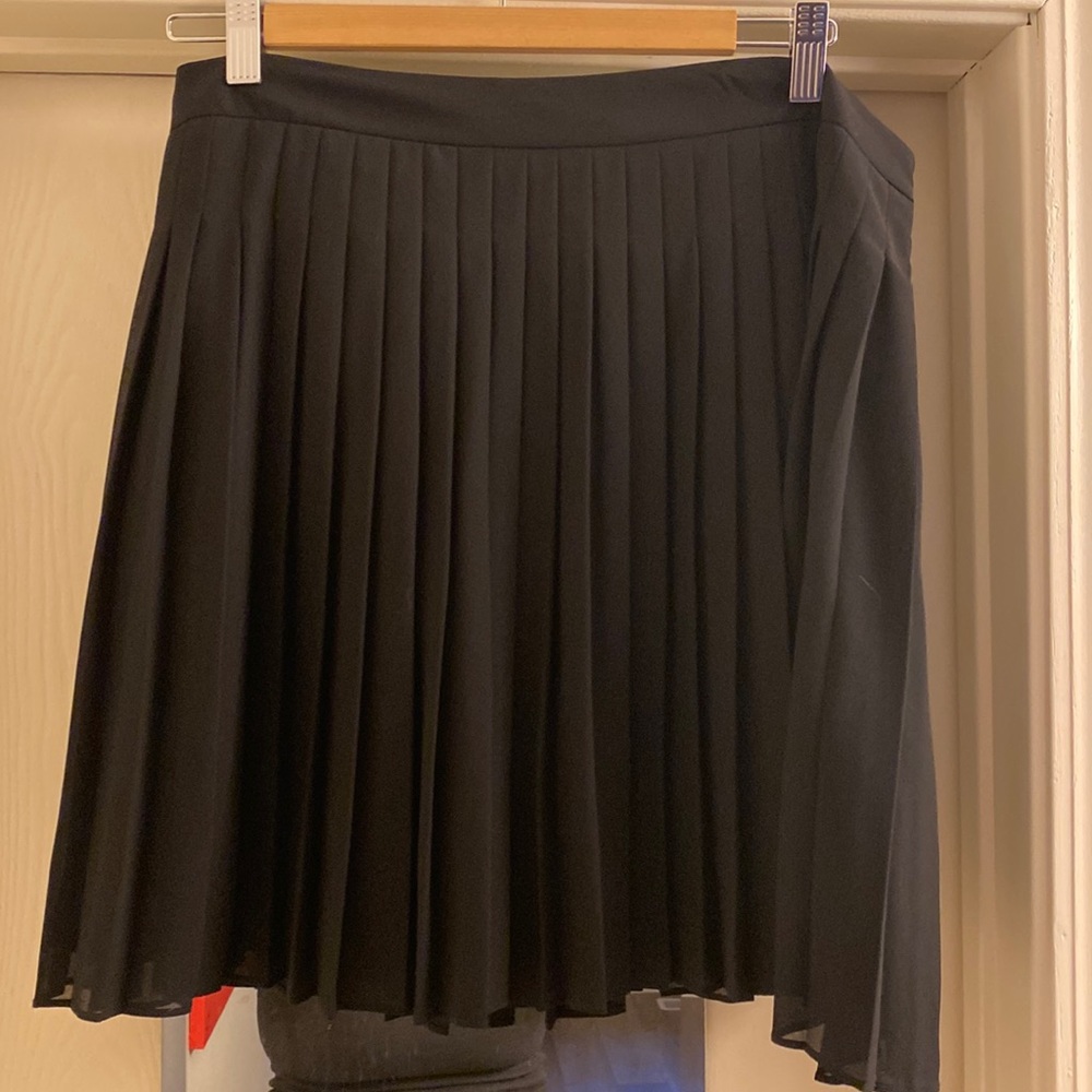 Short black pleated skirt, 12 petite